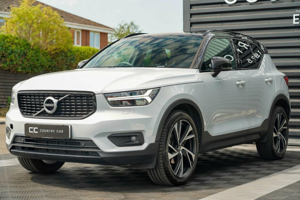 Volvo XC40 1.5 T3 R-design Pro Euro 6 Ss Silver #3