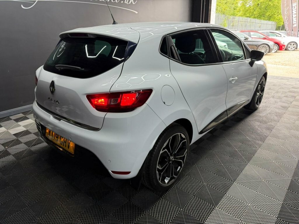 Renault Clio 1.5 Dci Iconic Hatchback Euro 6 YT19GHV White #4