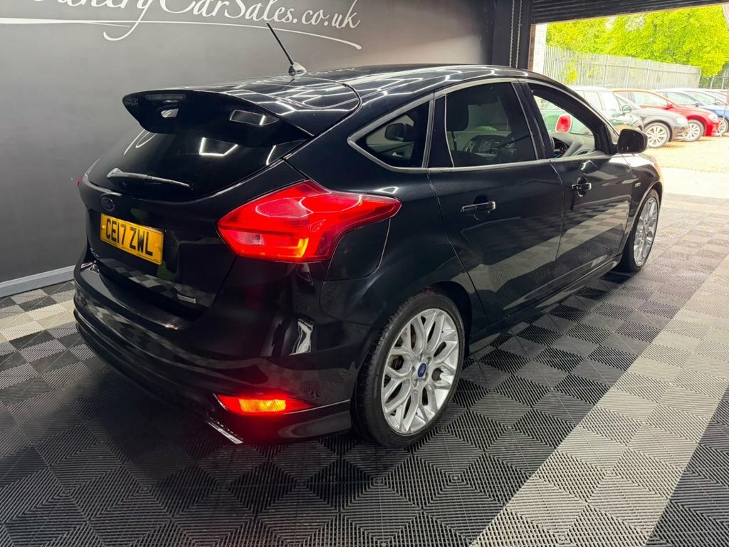 Ford Focus 1.0T Ecoboost St-line Hatchback CE17ZWL Black #3