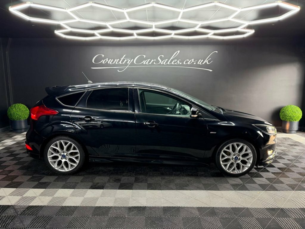 Ford Focus 1.0T Ecoboost St-line Hatchback CE17ZWL Black #2