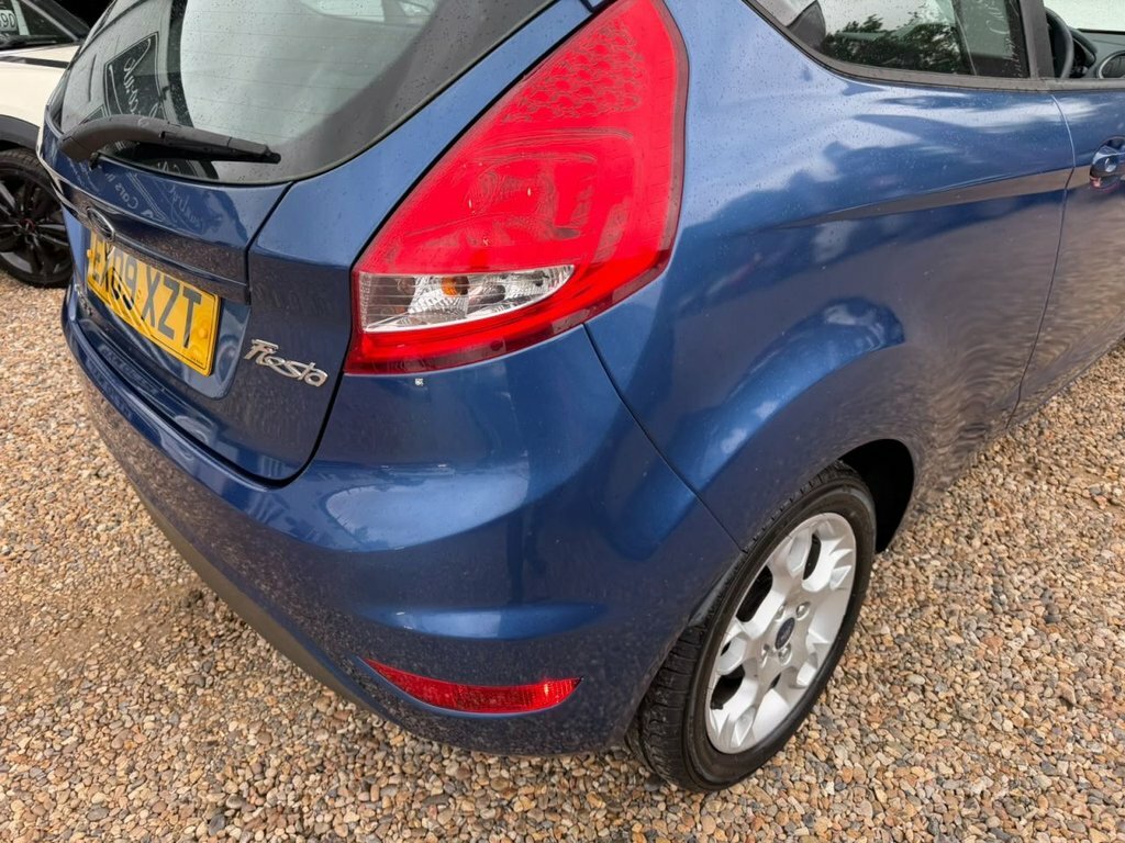 Ford Fiesta 1.25 Zetec 82 White #12