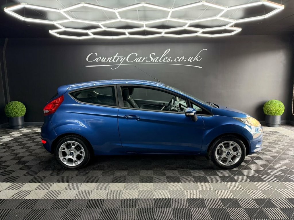 Ford Fiesta 1.25 Zetec 82 White #1