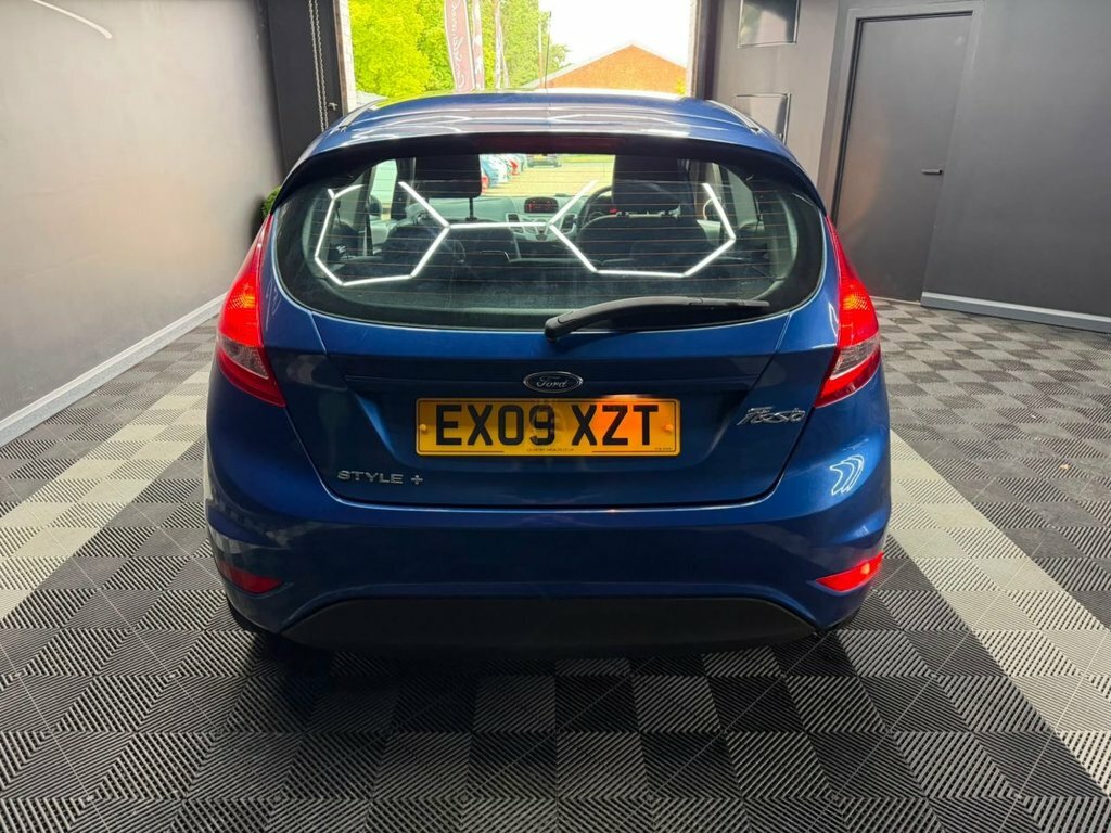 Ford Fiesta 1.25 Zetec 82 White #7