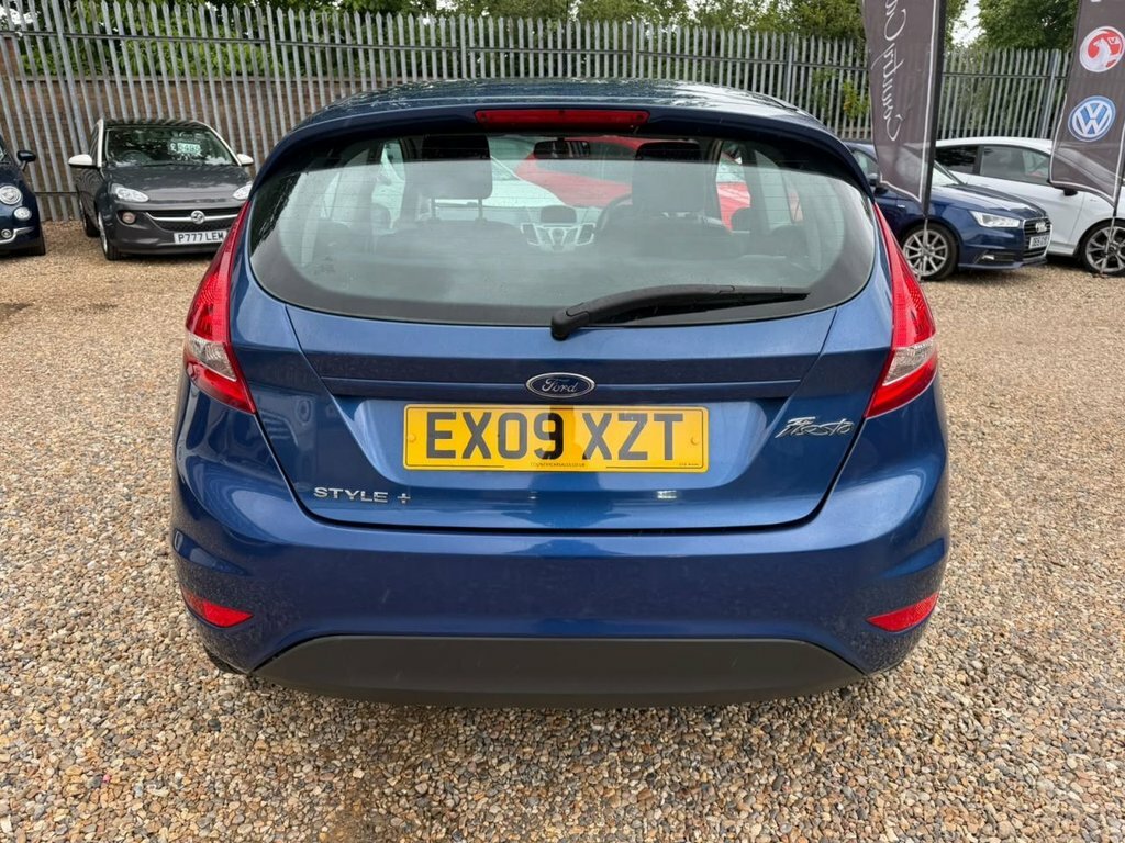 Ford Fiesta 1.25 Zetec 82 White #22