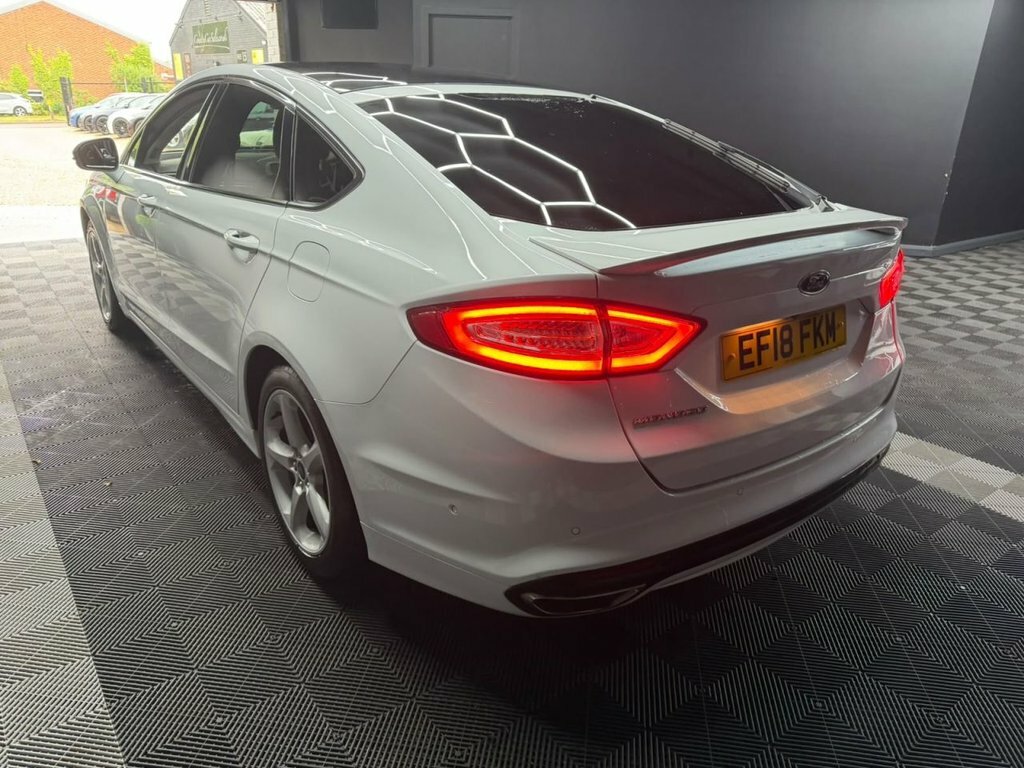 Ford Mondeo 2.0 Tdci Titanium Hatchback Euro White #3