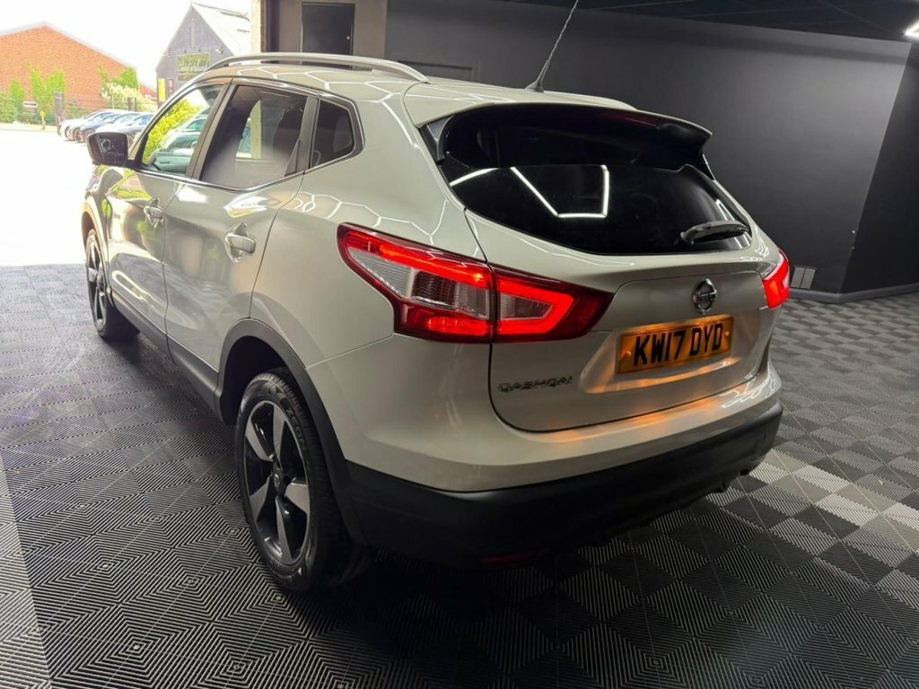 Nissan Qashqai 1.5 Dci N-connecta Suv 2Wd Euro KW17DYD White #4