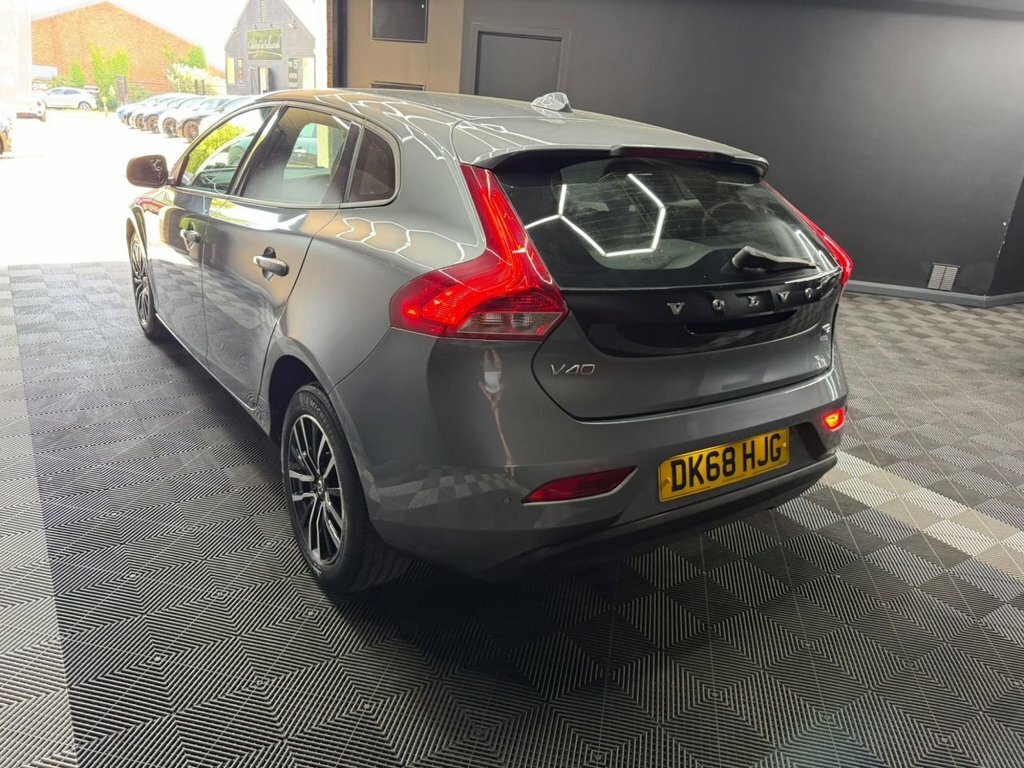 Volvo V40 2.0 T2 Gpf Momentum Hatchback Eu DK68HJG Grey #5