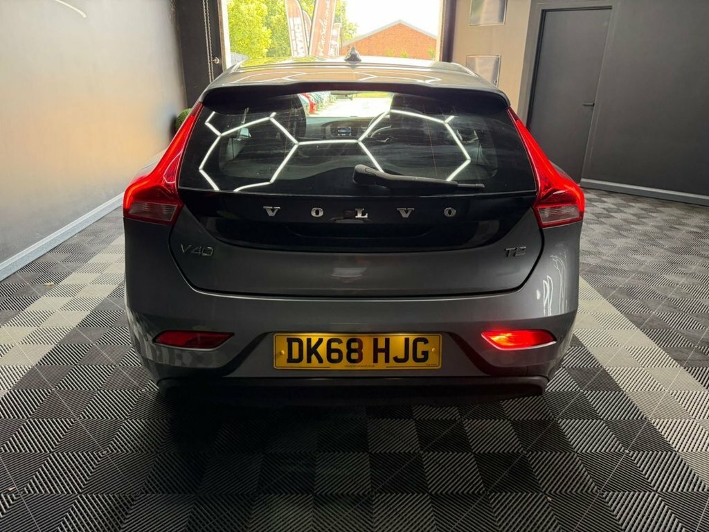 Volvo V40 2.0 T2 Gpf Momentum Hatchback Eu DK68HJG Grey #6