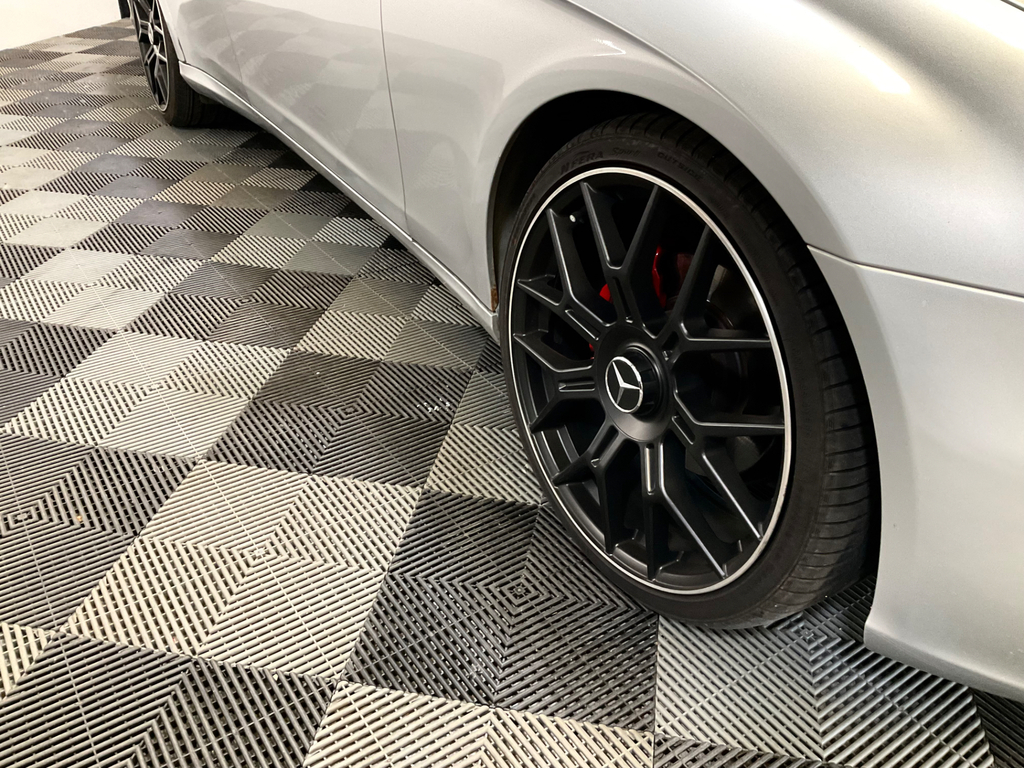 Mercedes-Benz CLS Black #28