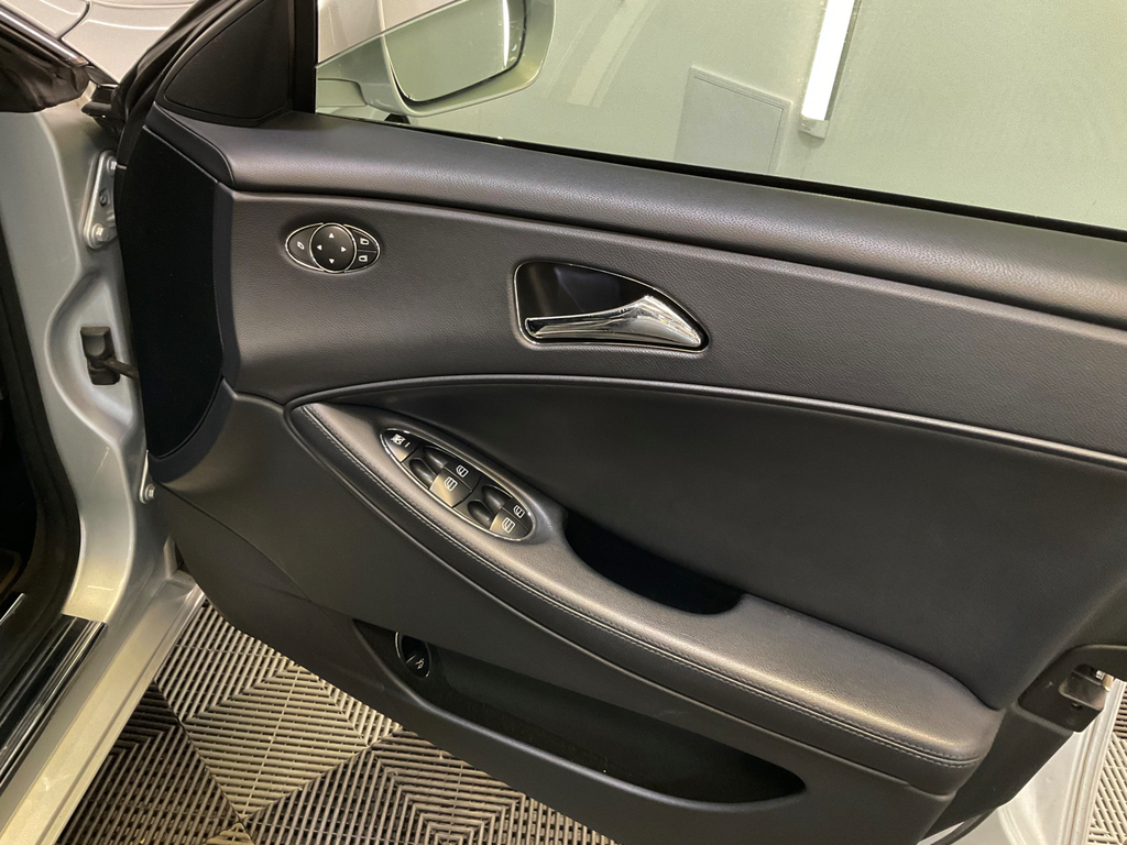 Mercedes-Benz CLS Black #18