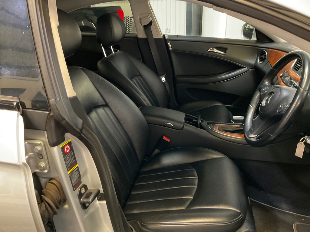 Mercedes-Benz CLS Black #16
