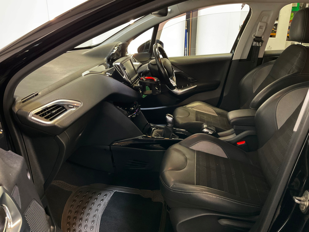 Peugeot 2008 1.2 Puretech Active Grey #9