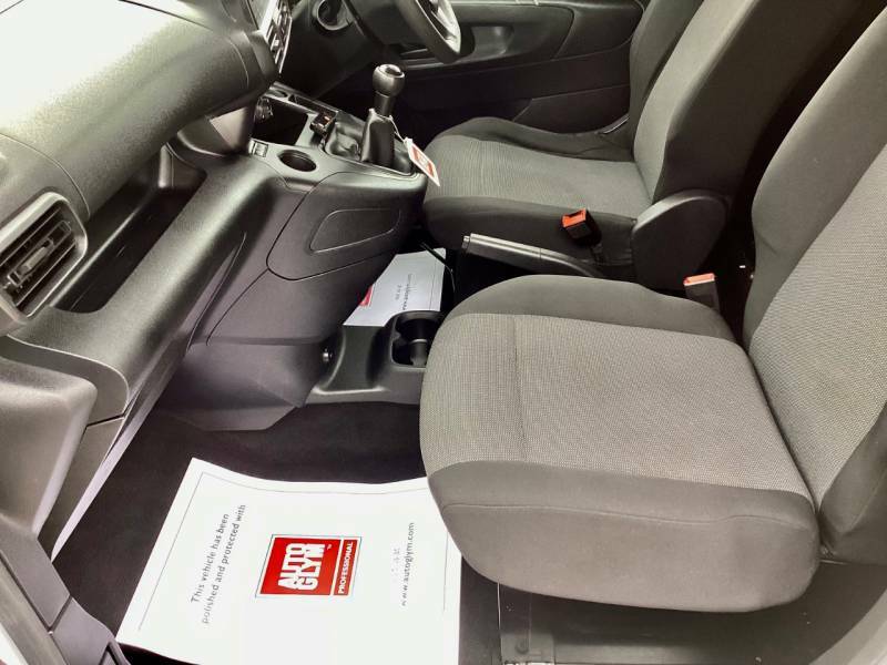 Vauxhall Combo 1.5L Dynamic White #9