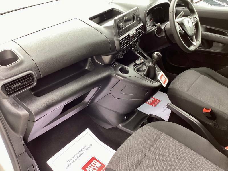 Vauxhall Combo 1.5L Dynamic White #10
