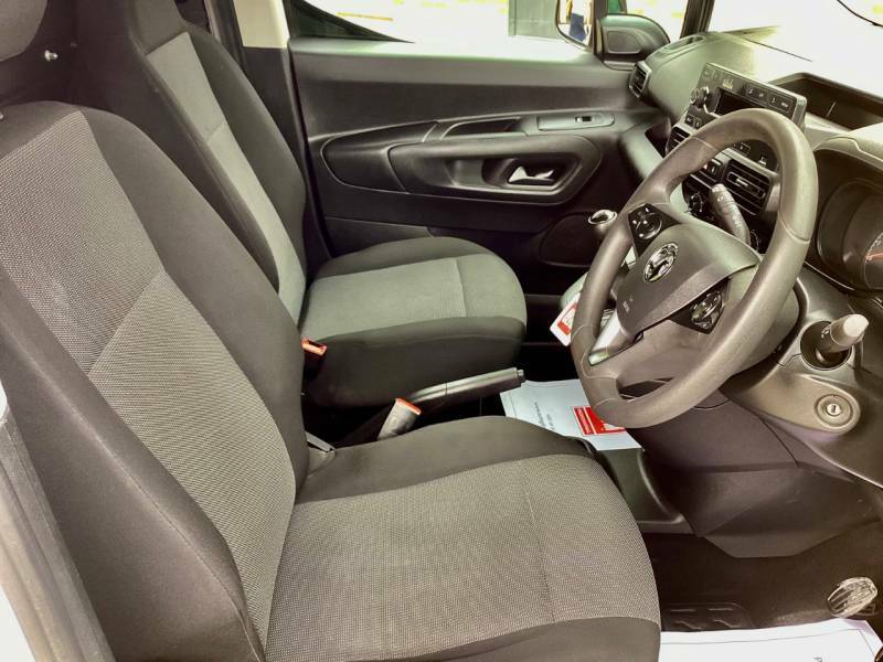 Vauxhall Combo 1.5L Dynamic White #7
