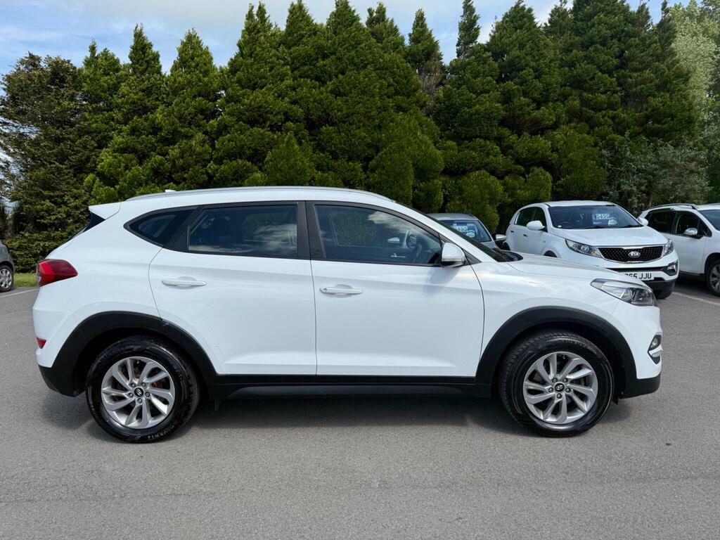Hyundai Tucson 1.7 Crdi Blue Drive Se Nav Euro 6 S S HY16NJV White #2