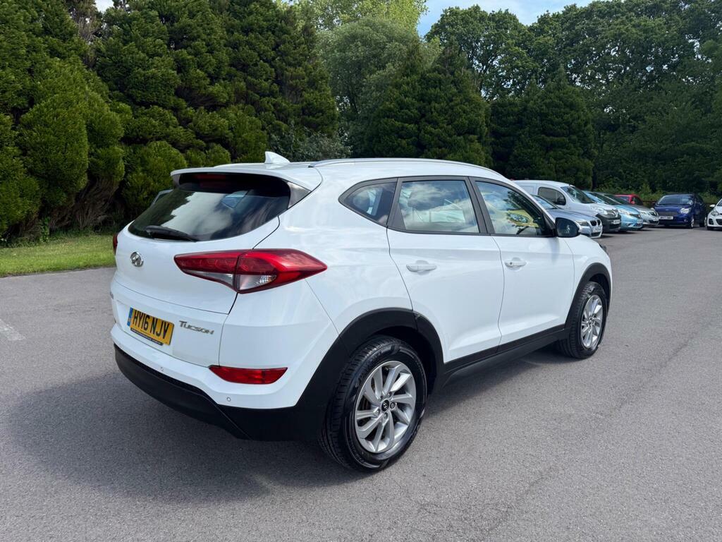Hyundai Tucson 1.7 Crdi Blue Drive Se Nav Euro 6 S S HY16NJV White #3