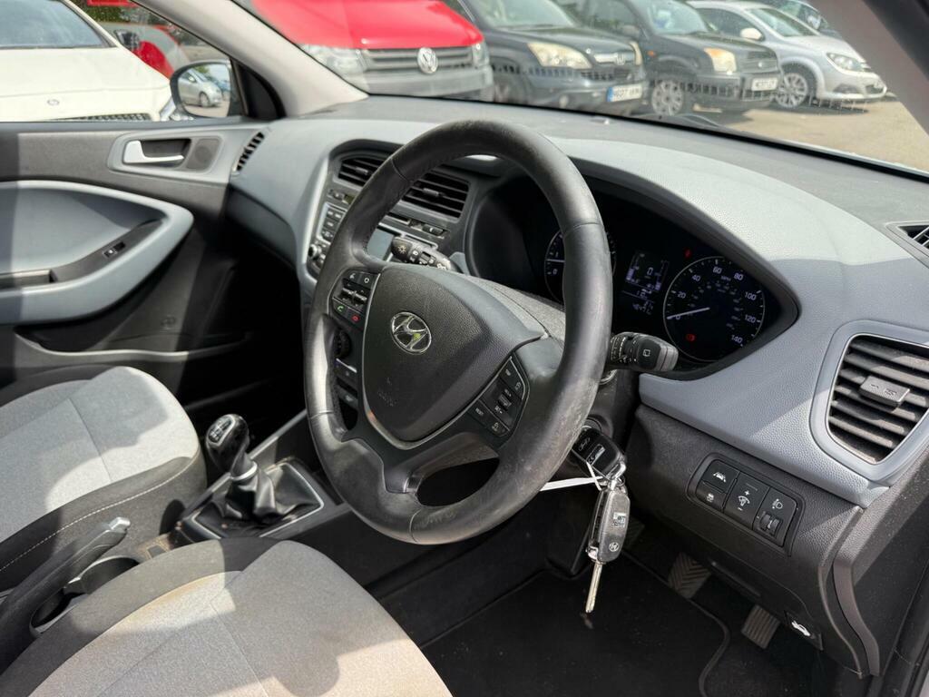 Hyundai I20 Se White #11