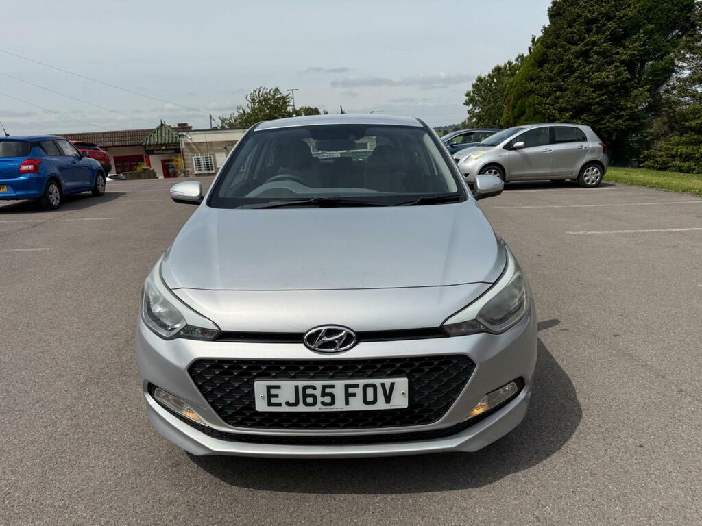 Hyundai I20 Se White #8
