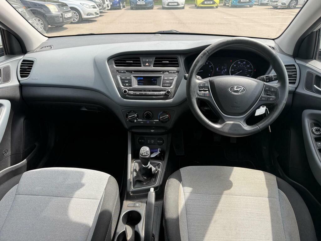 Hyundai I20 Se White #9