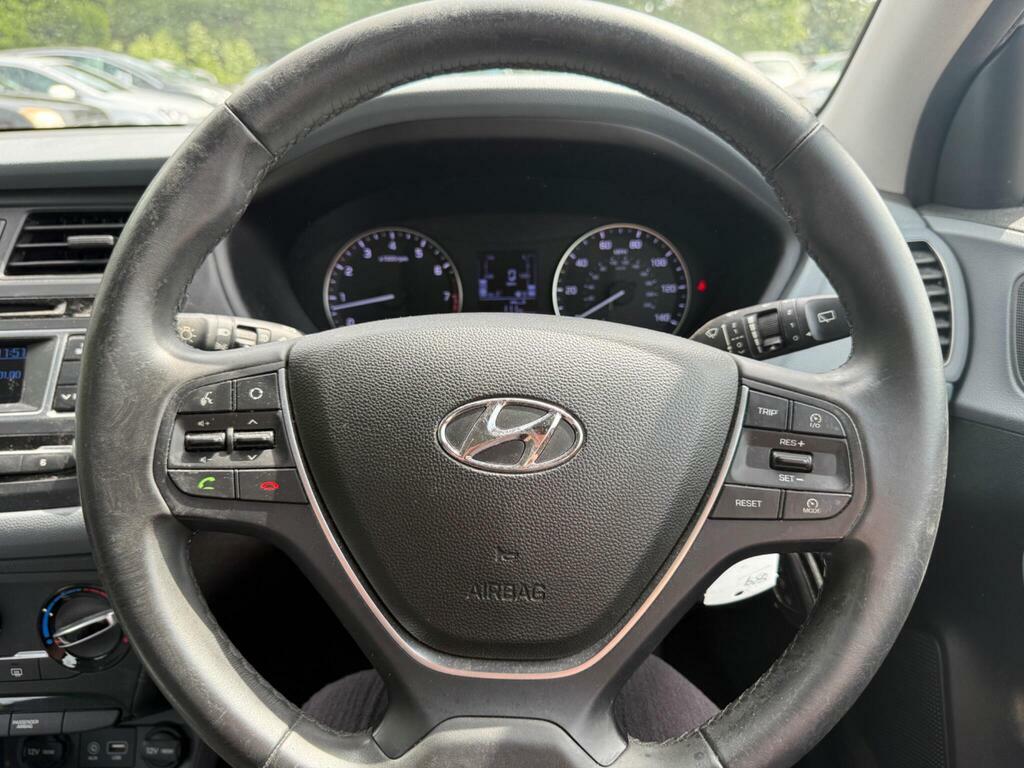 Hyundai I20 Se White #16