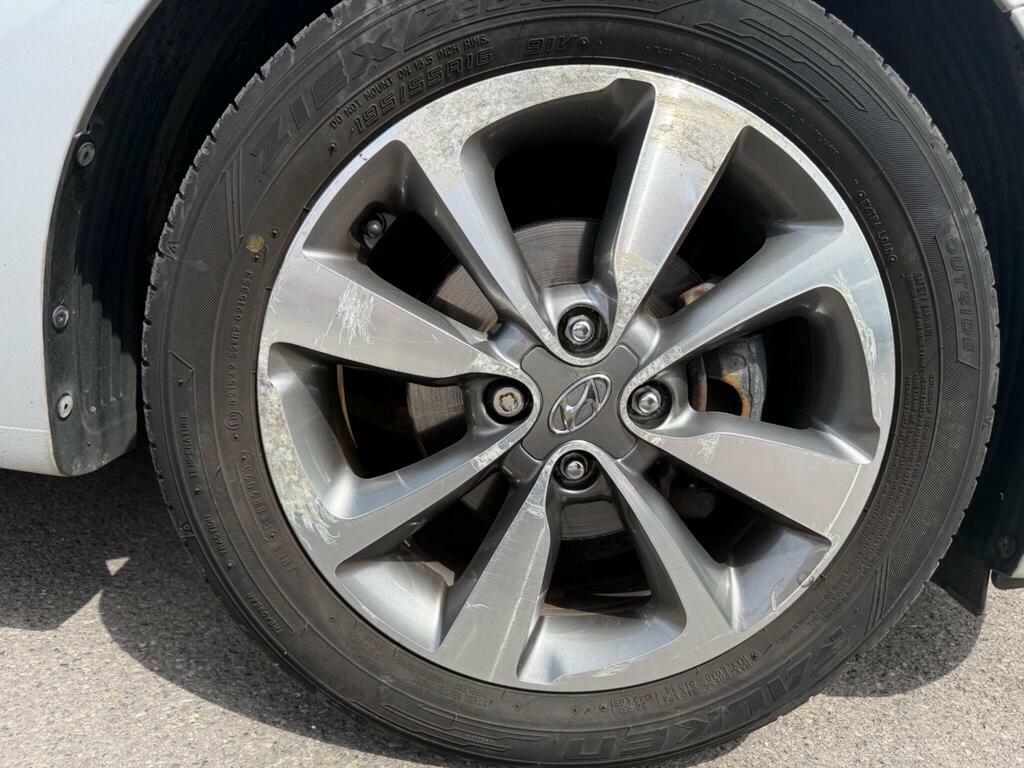 Hyundai I20 Se White #19