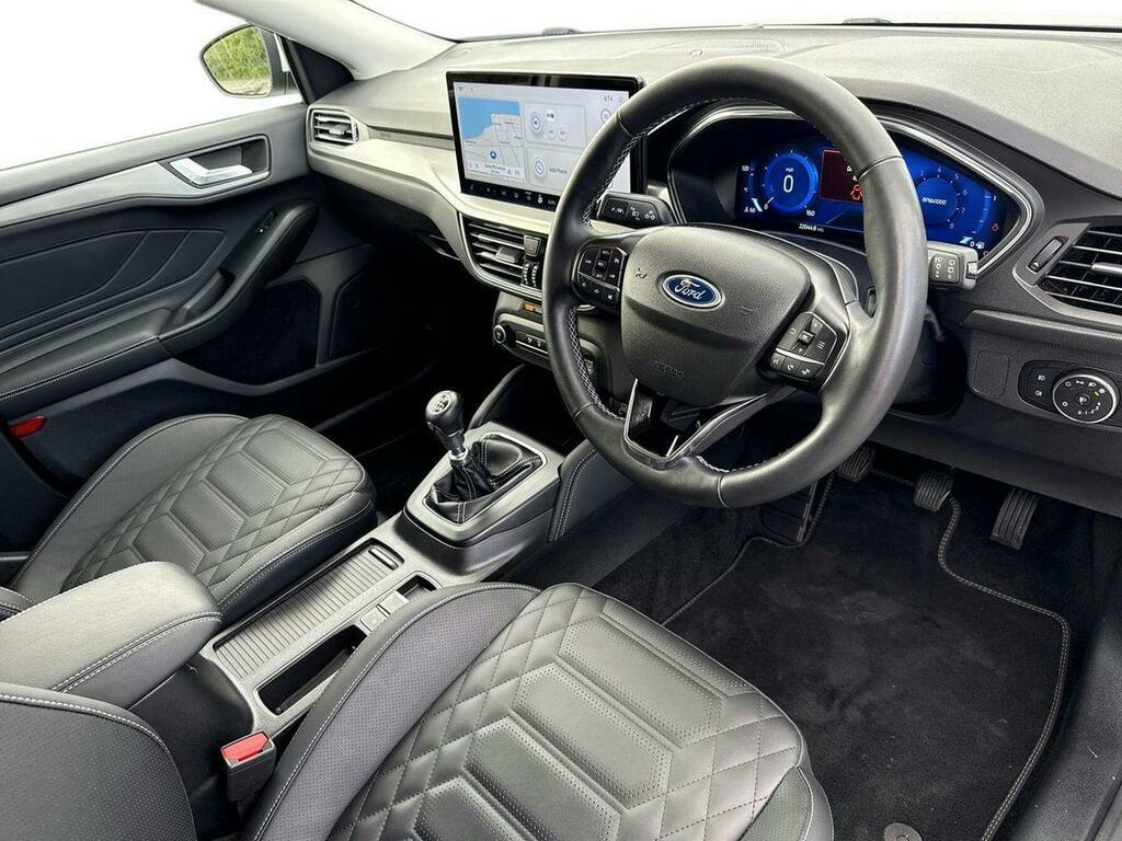 Ford Focus 1.0T Ecoboost Mhev Titanium Vignale Hatchback White #6