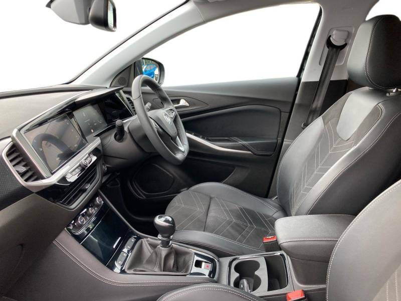 Vauxhall Grandland 1.2 Turbo Ultimate Black #3