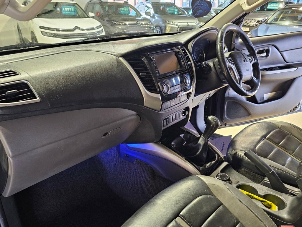 Mitsubishi L200 2.4L Di-d 4Wd Titan Dcb White #12