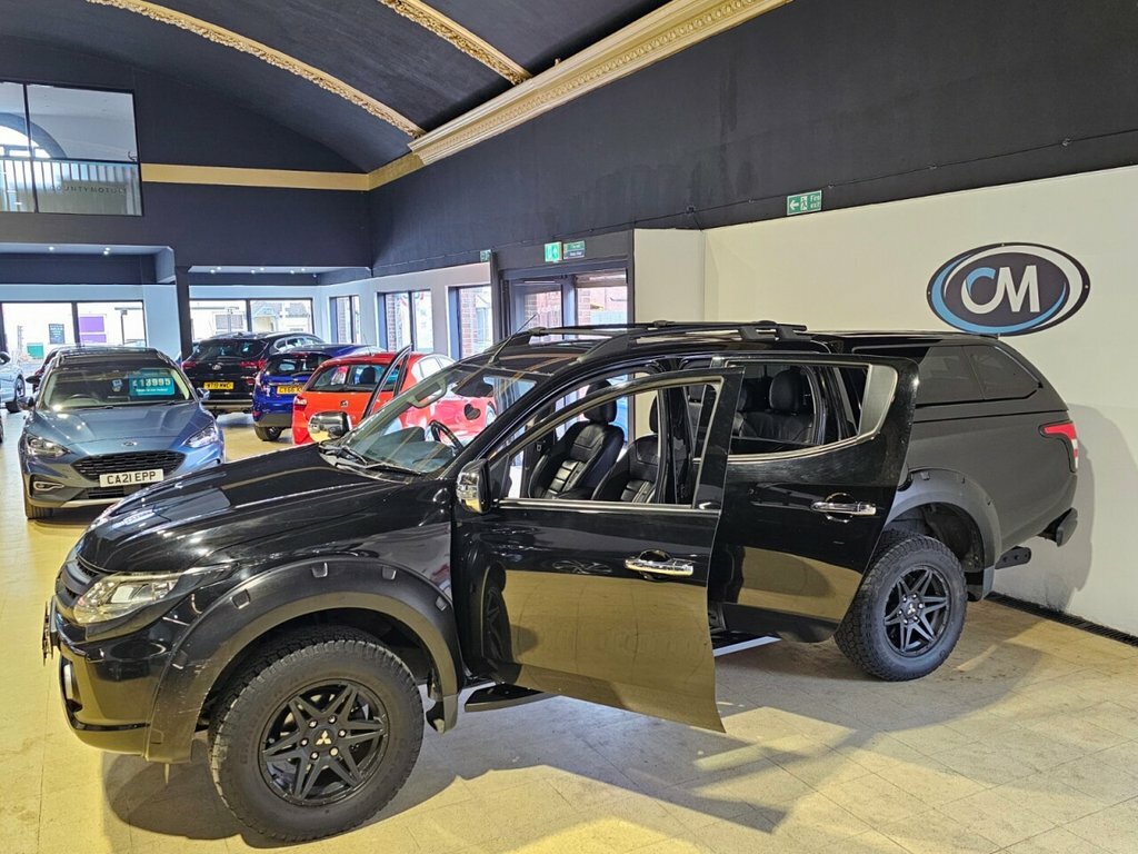 Mitsubishi L200 2.4L Dc Barbarian Svp Black #5