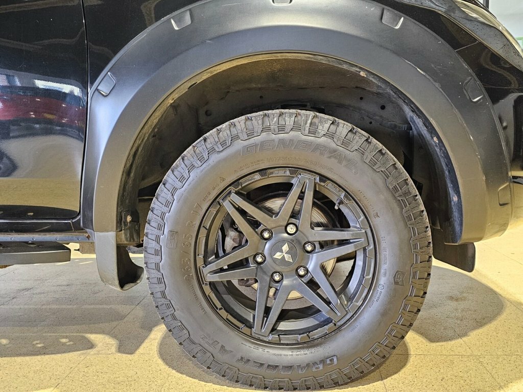 Mitsubishi L200 2.4L Di-d 4Wd Titan Dcb White #10