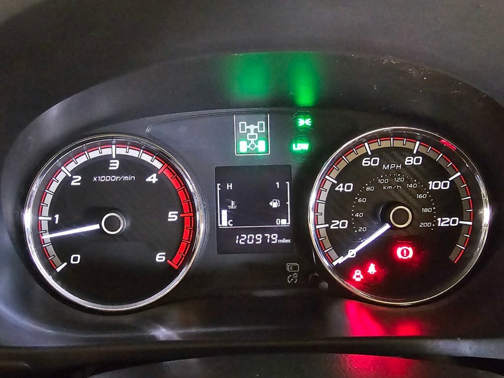 Mitsubishi L200 2.4L Di-d 4Wd Titan Dcb White #26