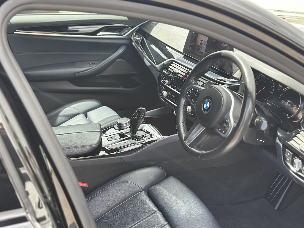 BMW 5 Series 530I M Sport Blue #4