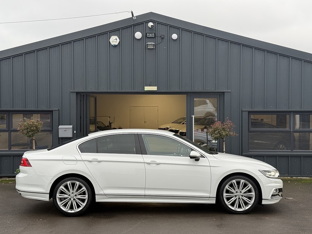 Volkswagen Passat Hybrid #22