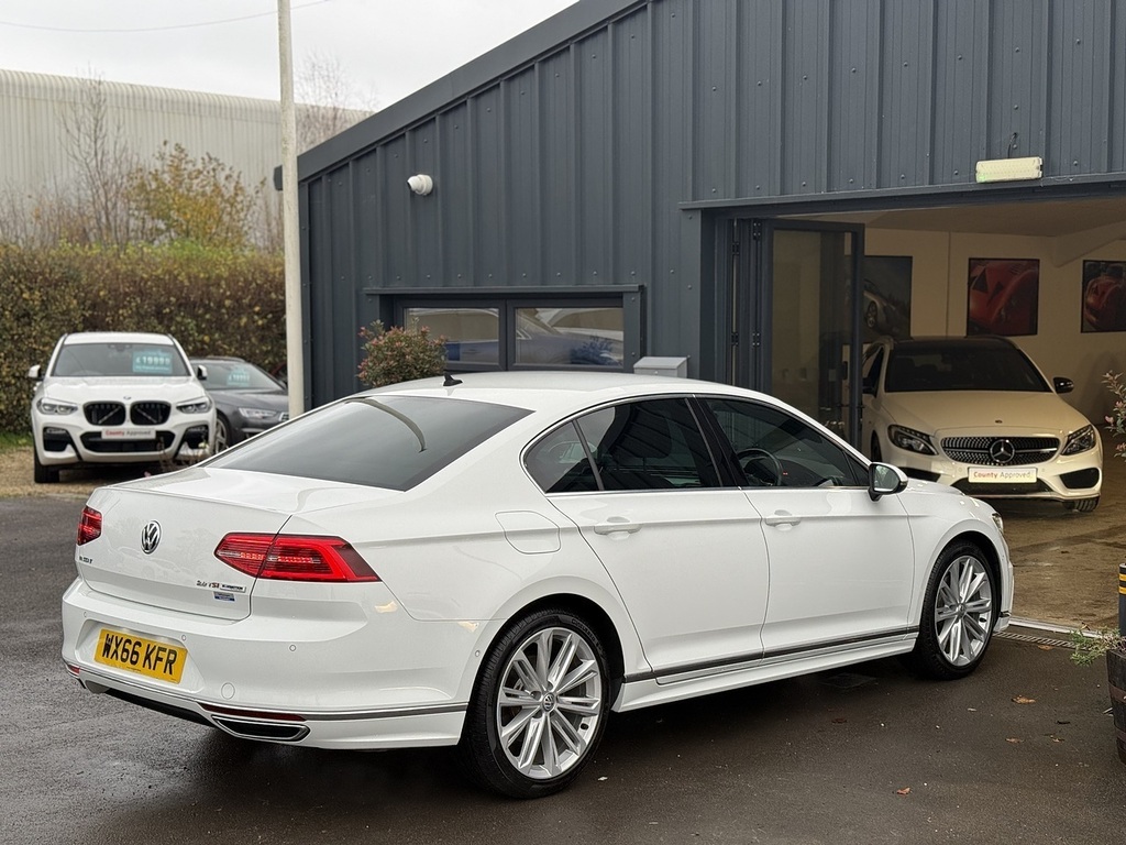 Volkswagen Passat Hybrid #14