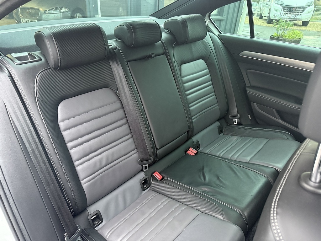 Volkswagen Passat Hybrid #32