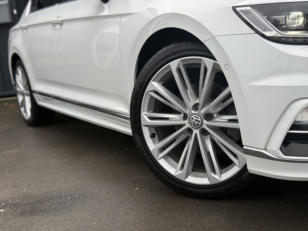 Volkswagen Passat Hybrid #18