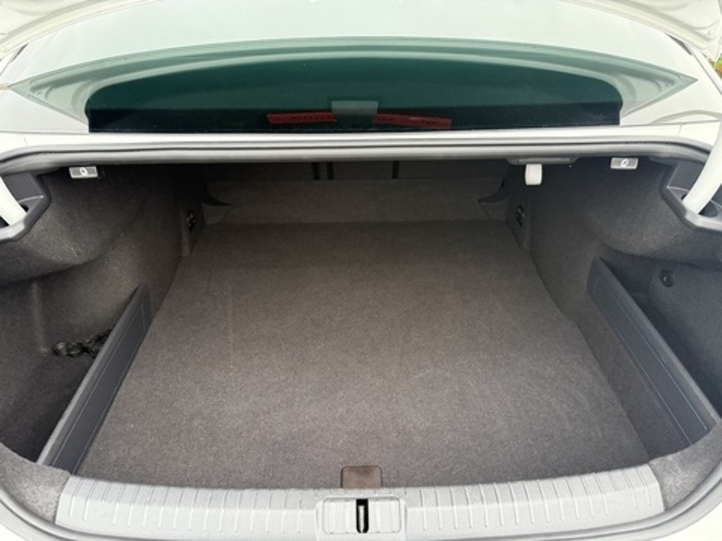 Volkswagen Passat Hybrid #28