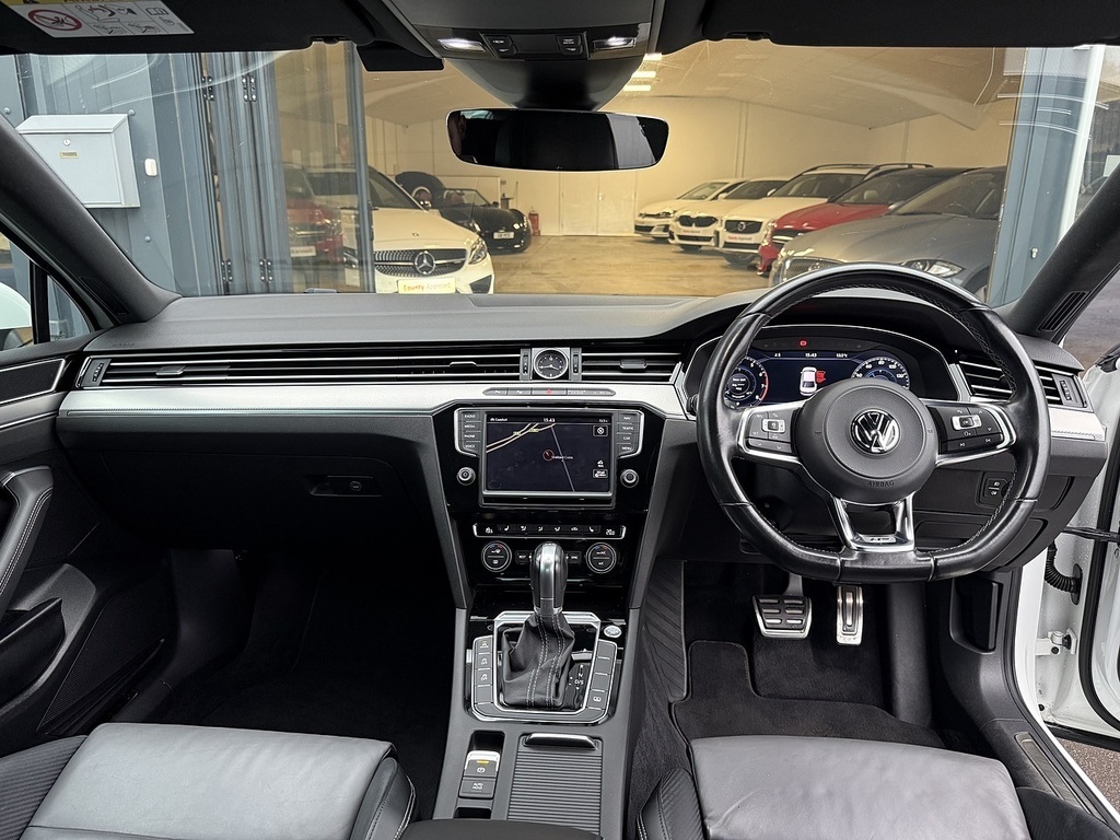 Volkswagen Passat Hybrid #35