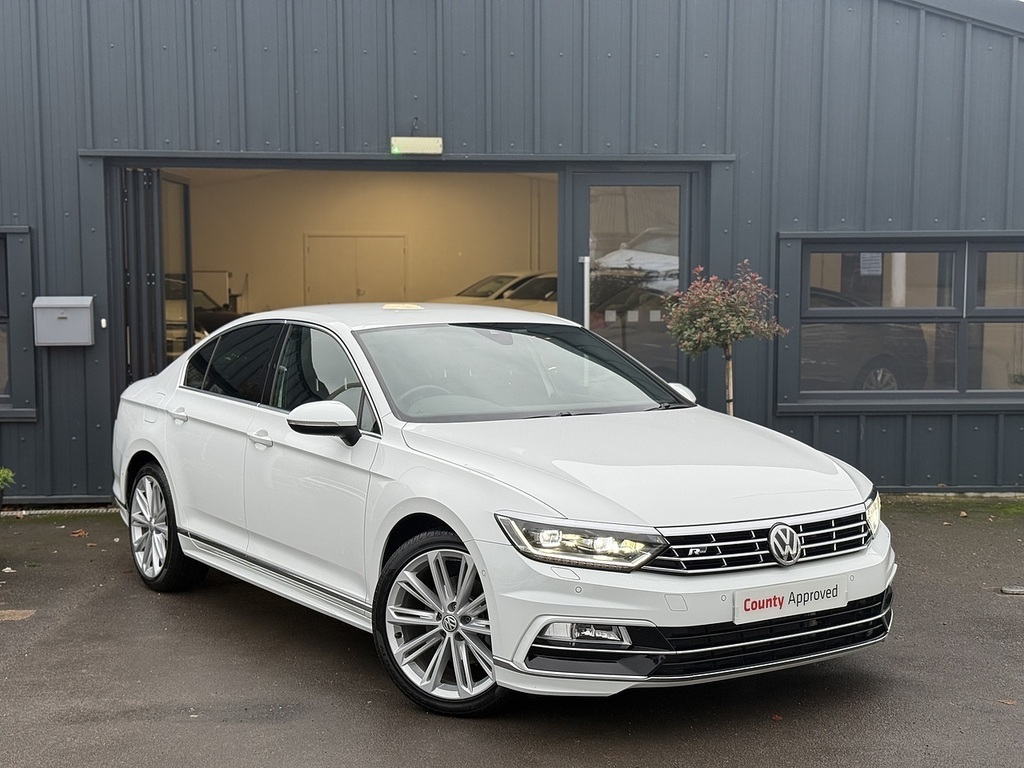 Volkswagen Passat R-line 2.0Tsi Dsg White