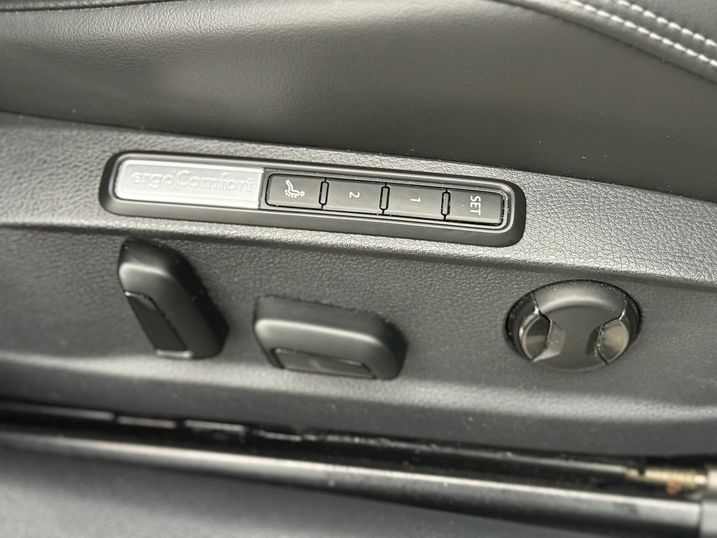Volkswagen Passat Hybrid #25