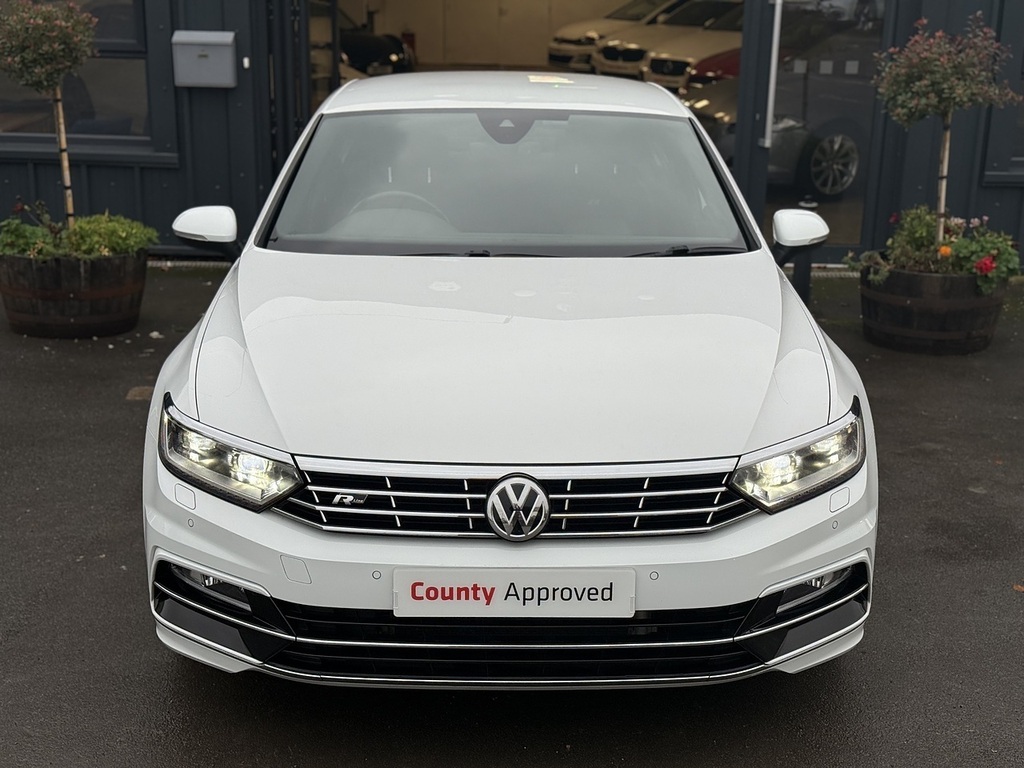 Volkswagen Passat R-line 2.0Tsi Dsg White #4