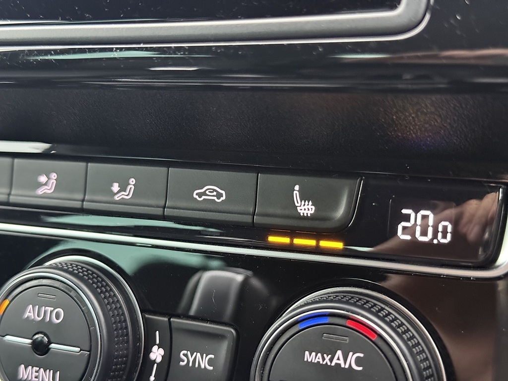 Volkswagen Passat Hybrid #21