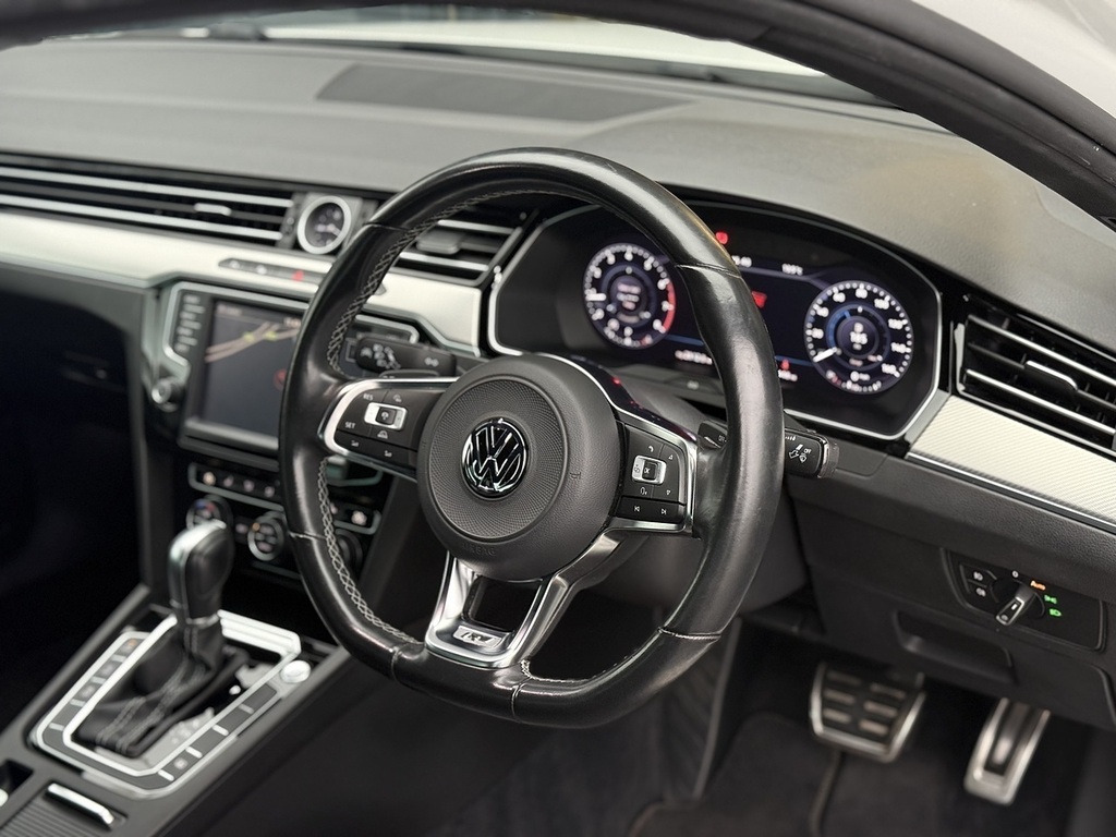 Volkswagen Passat Hybrid #27