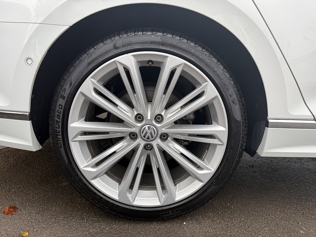 Volkswagen Passat Hybrid #34