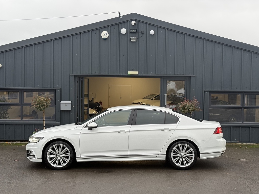 Volkswagen Passat Hybrid #31