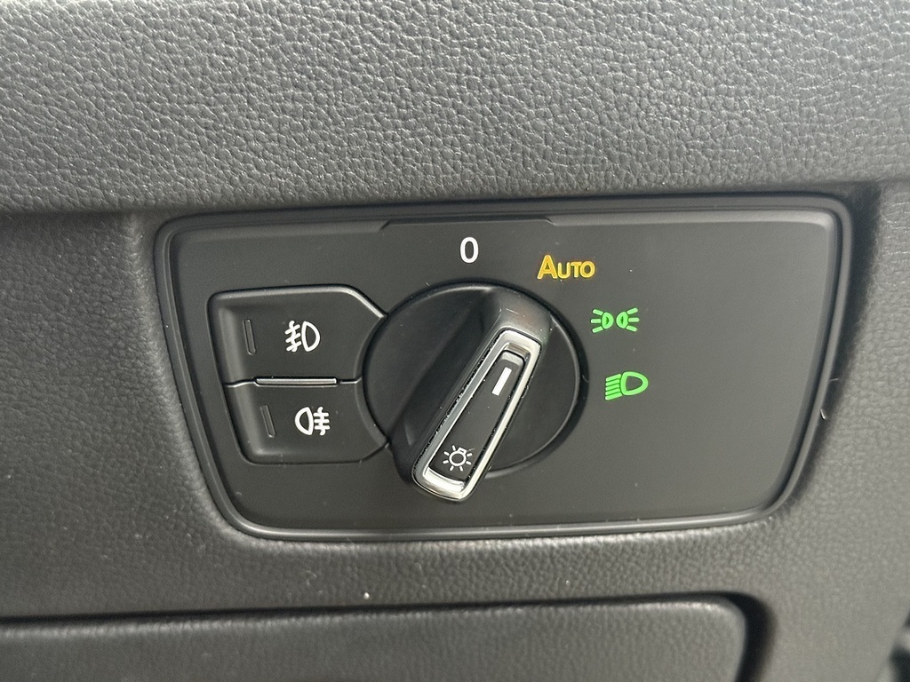 Volkswagen Passat Hybrid #23