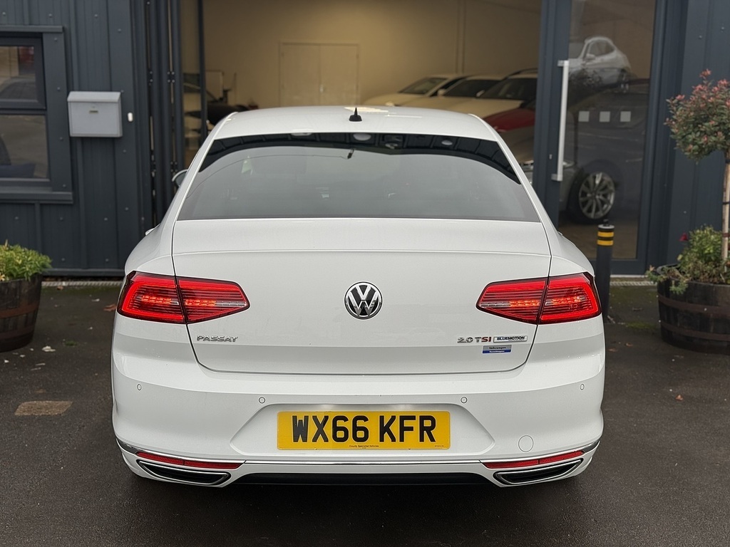 Volkswagen Passat Hybrid #29