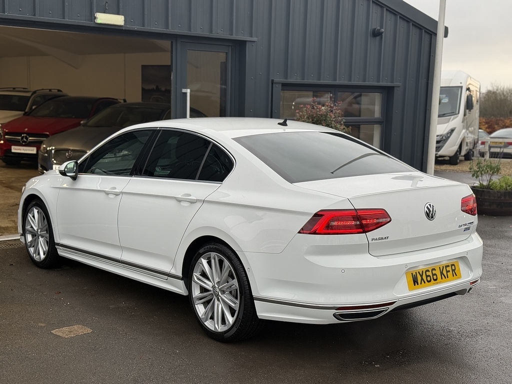 Volkswagen Passat Hybrid #20