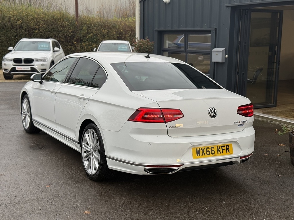Volkswagen Passat Hybrid #11